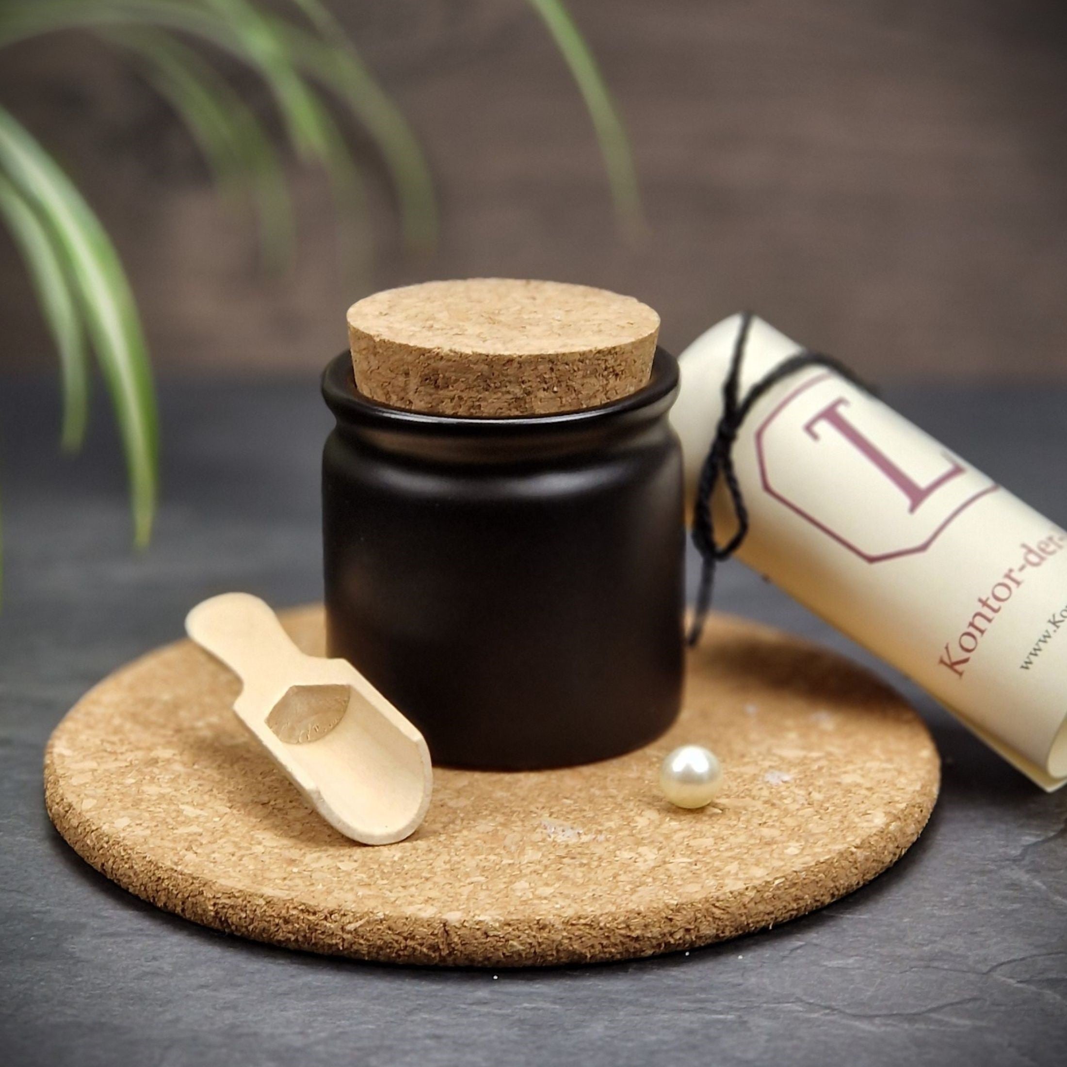 Salz - Topf aus hochwertiger Keramik mit Korkdeckel & Salz - Schaufel - Kontor - der - Lydia