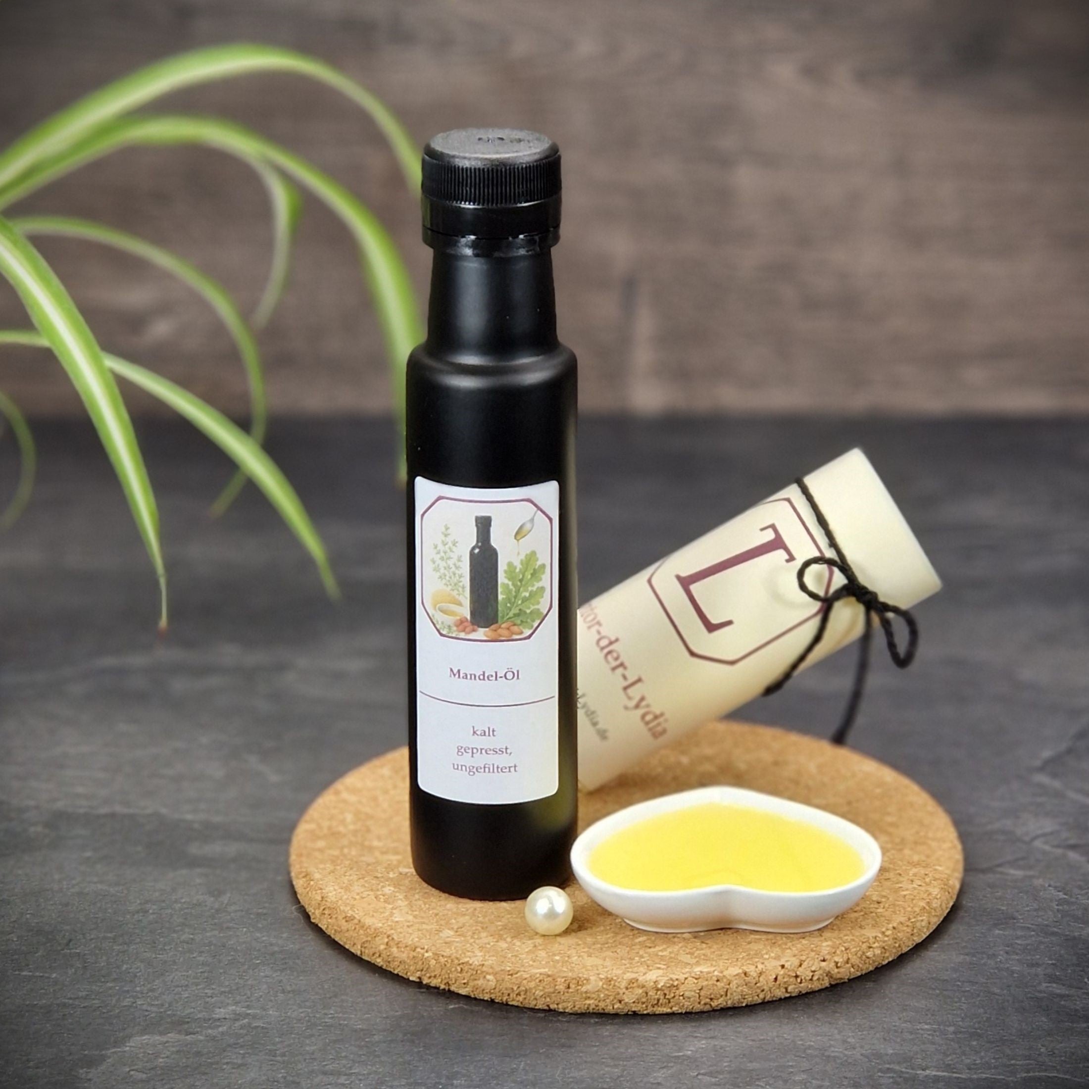 Mandel-Öl, kalt gepresst und mit Hand abgefüllt